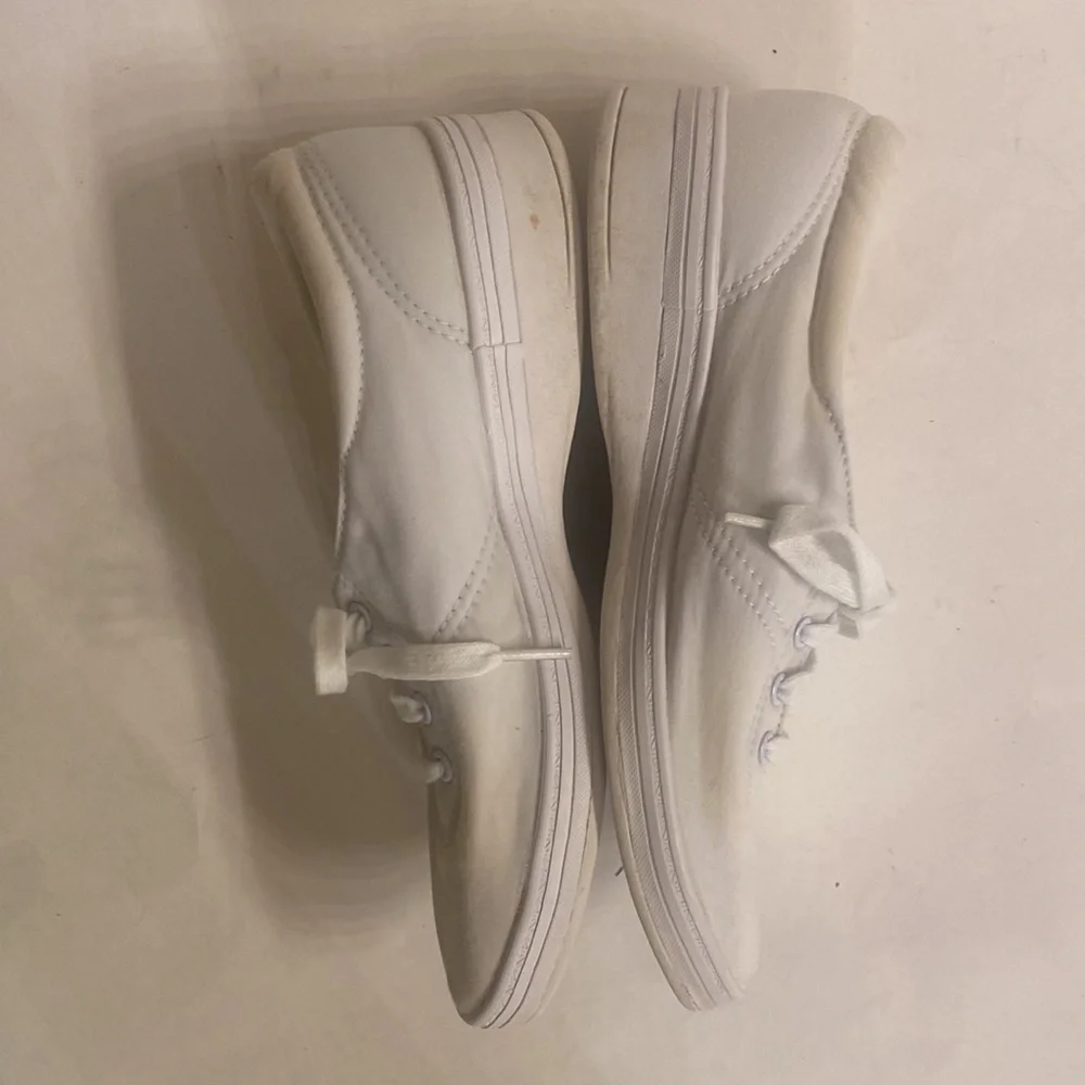 GRASSHOPPERS by KEDS White Cotton Twill Lace Up Sneakers Size 8 EUC lcsr